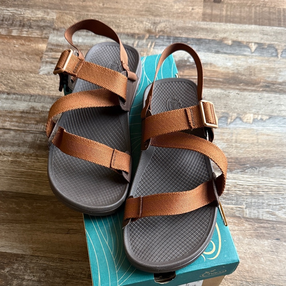 NIB Chaco lowdown sandal